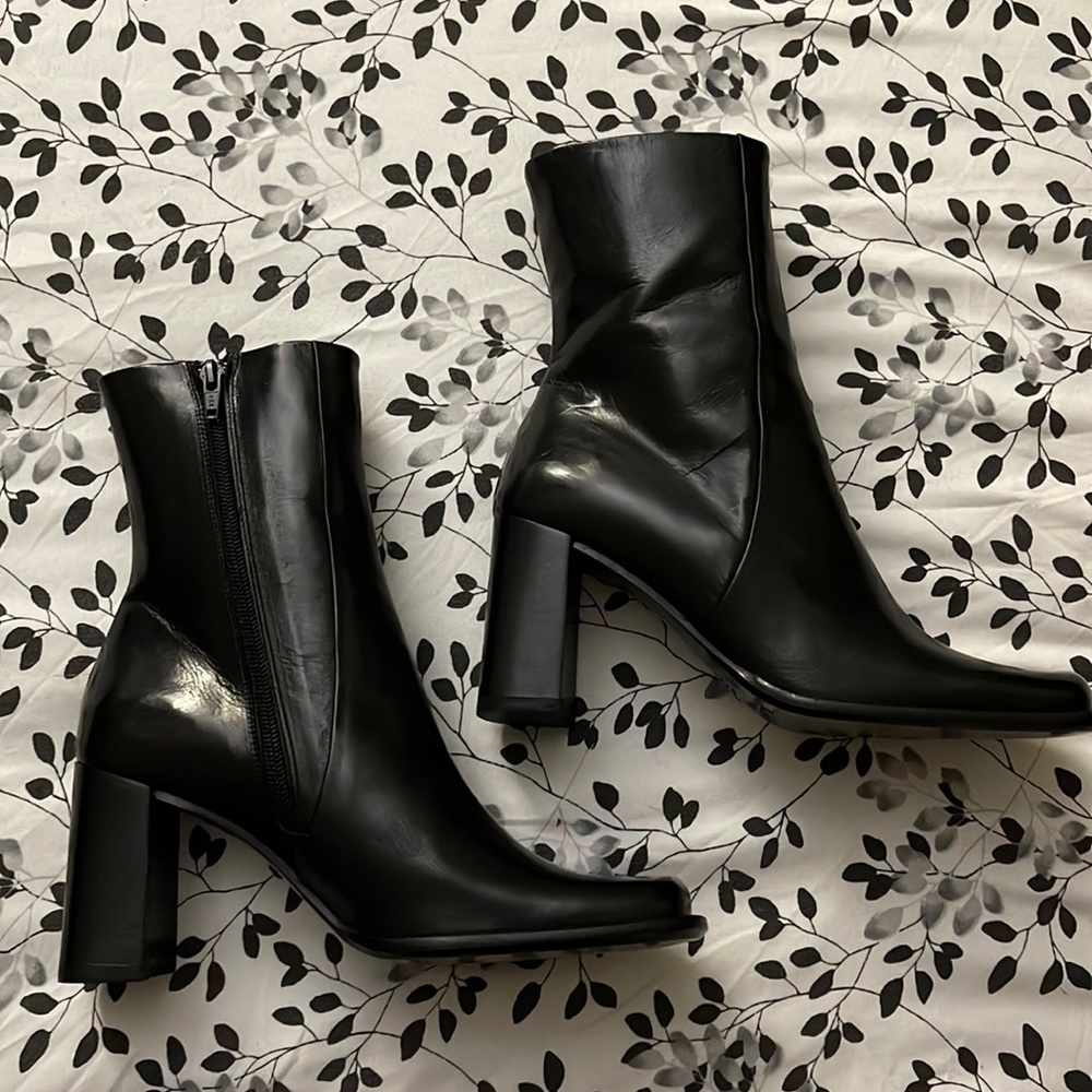 Kenneth Cole Black Boots